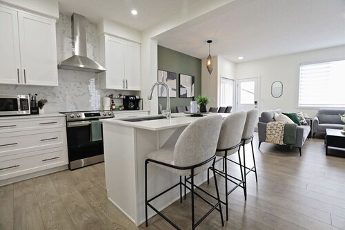 Elegant Retreat w/King Beds|Golf|Disney+|Near WEM