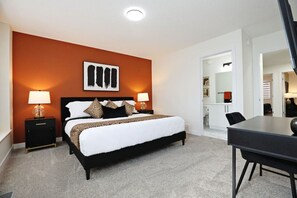 4 Schlafzimmer, Schreibtisch, Bügeleisen/Bügelbrett, Reisekinderbett