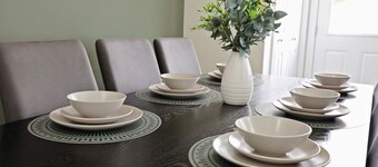 Elegant Retreat: 4 King/3 Queen|Sleeps 14|Near WEM