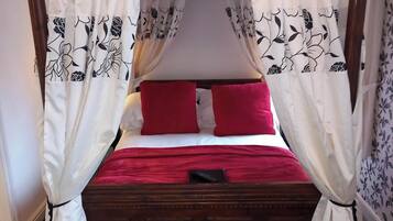 Deluxe Double Room | Egyptian cotton sheets, premium bedding, iron/ironing board, free WiFi