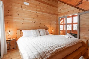 5 bedrooms, travel cot, WiFi, bed sheets