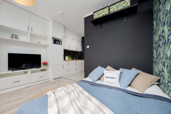 Iron/ironing board, WiFi, bed sheets - Comfortable Studio with Balcony | Close to Metro and Park (Warszawa)
