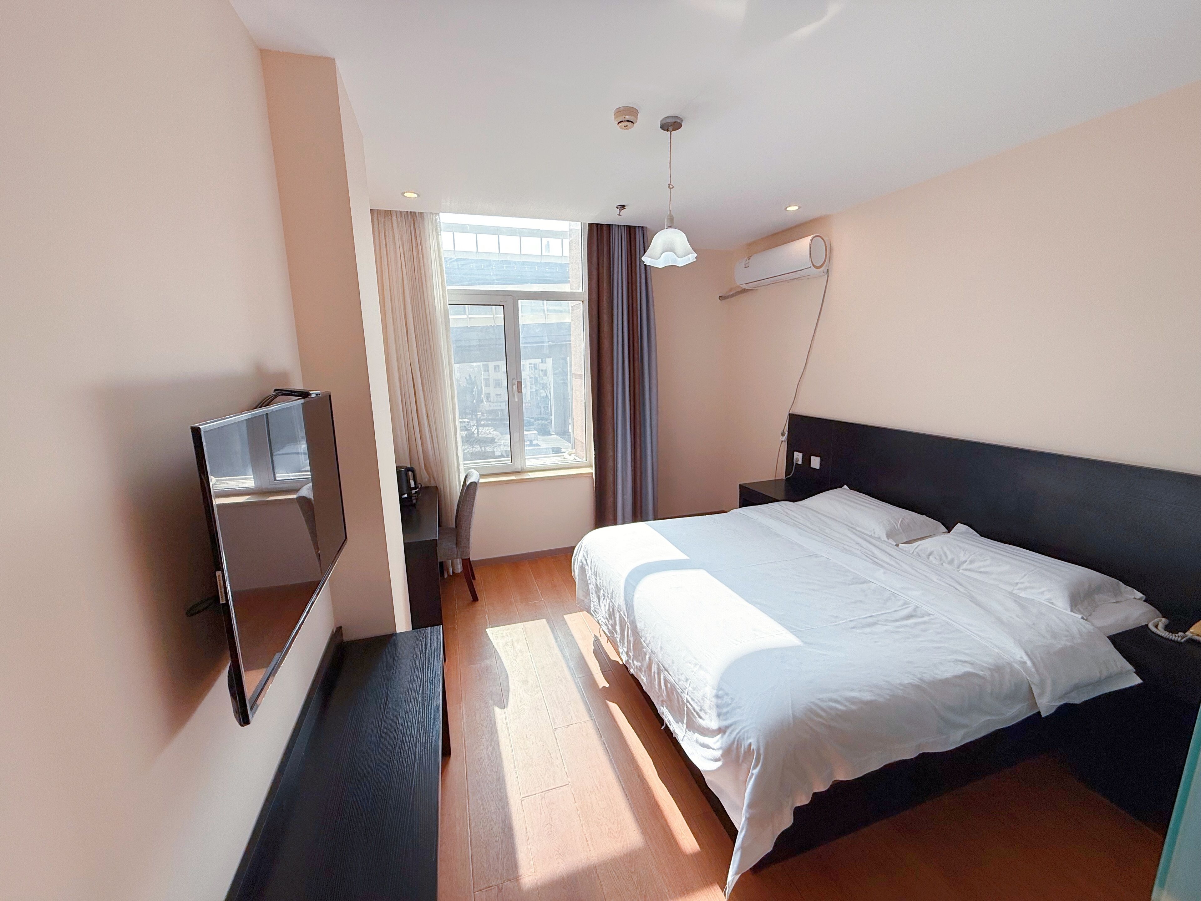 Standard Double Room, 1 Queen Bed, Smoking, City View | Free WiFi, bed sheets