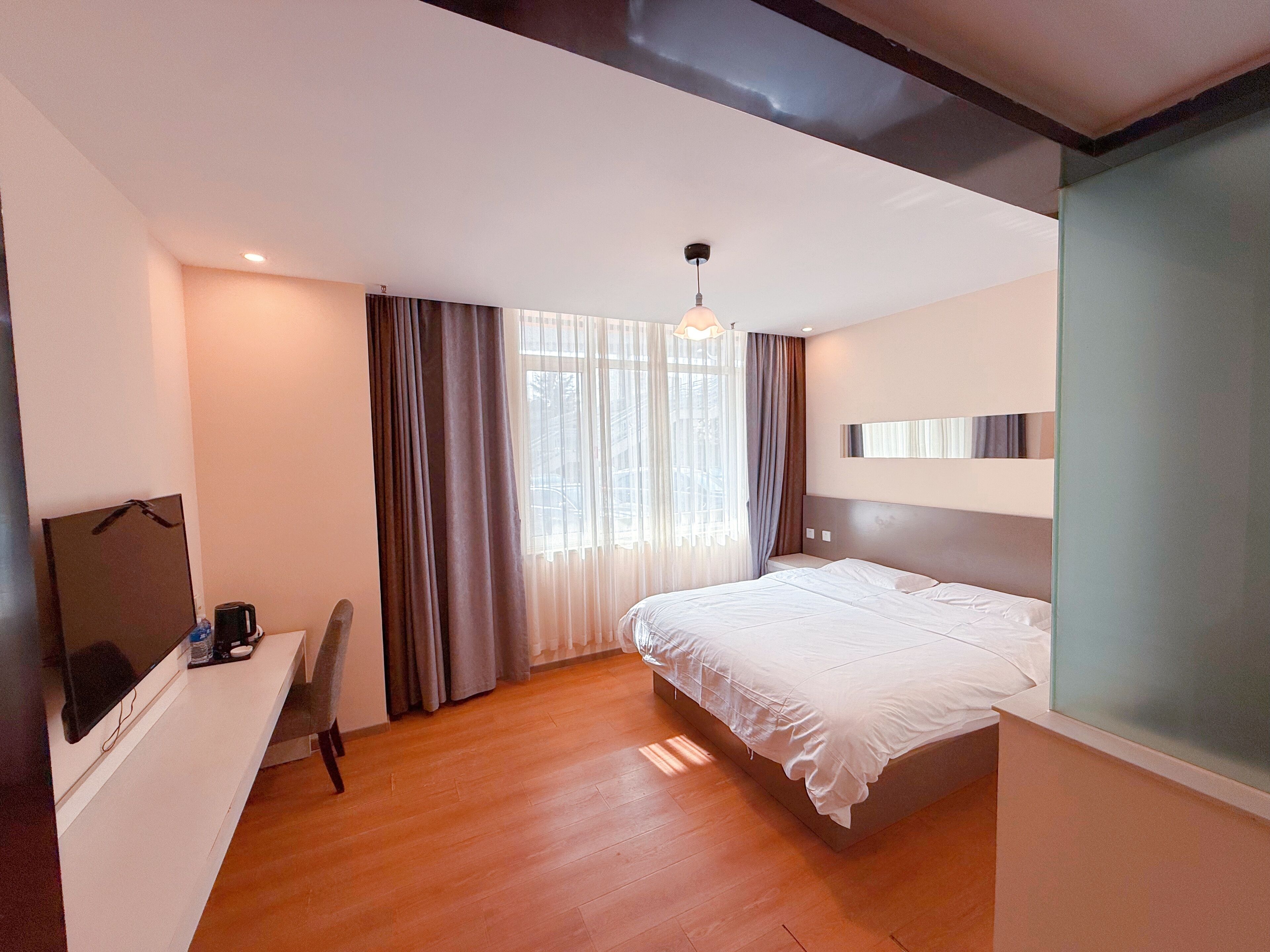Deluxe Double Room, 1 Queen Bed, Smoking, City View | Free WiFi, bed sheets