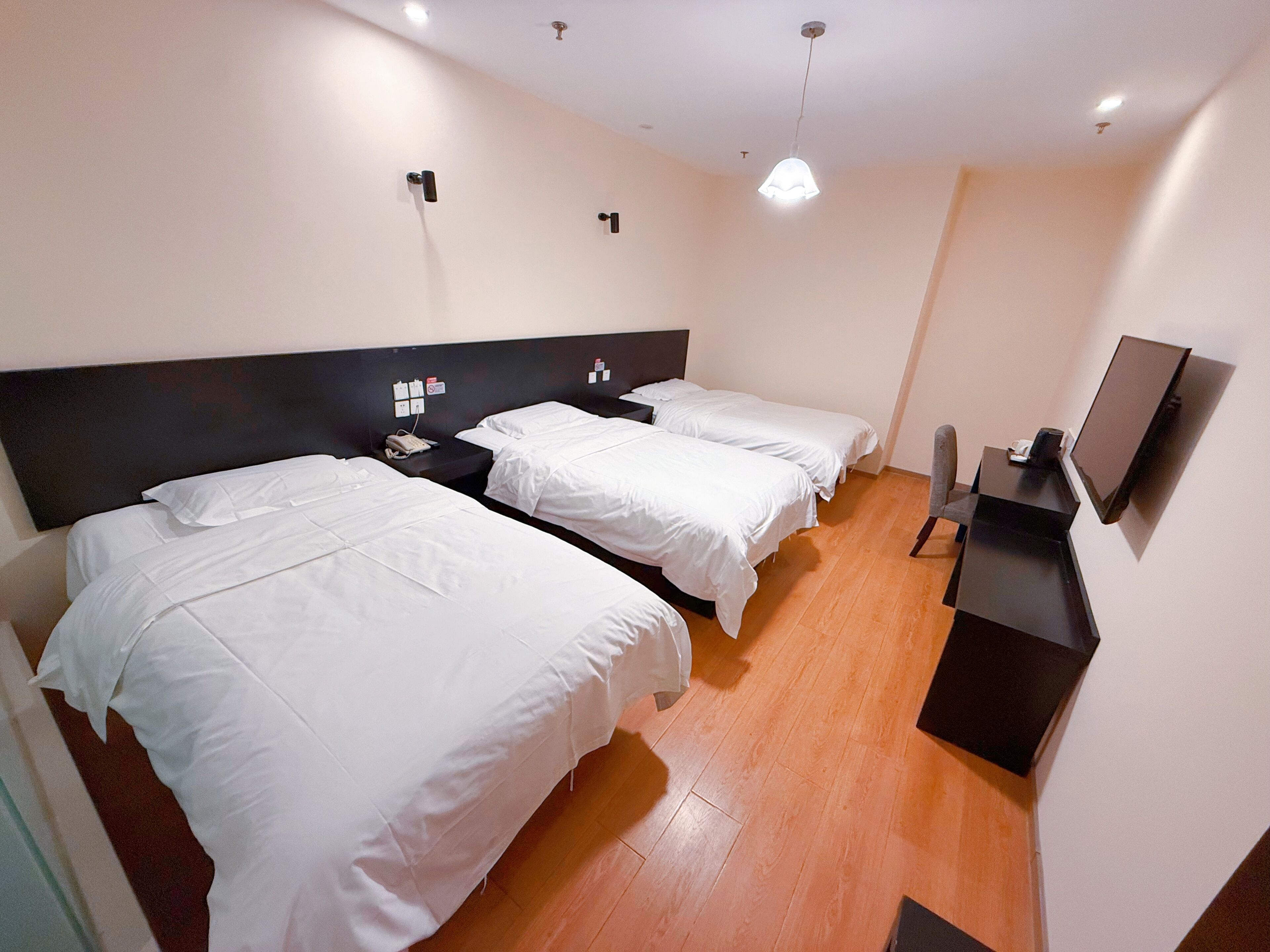 Economy Triple Room, 3 Single Beds, Smoking | Free WiFi, bed sheets