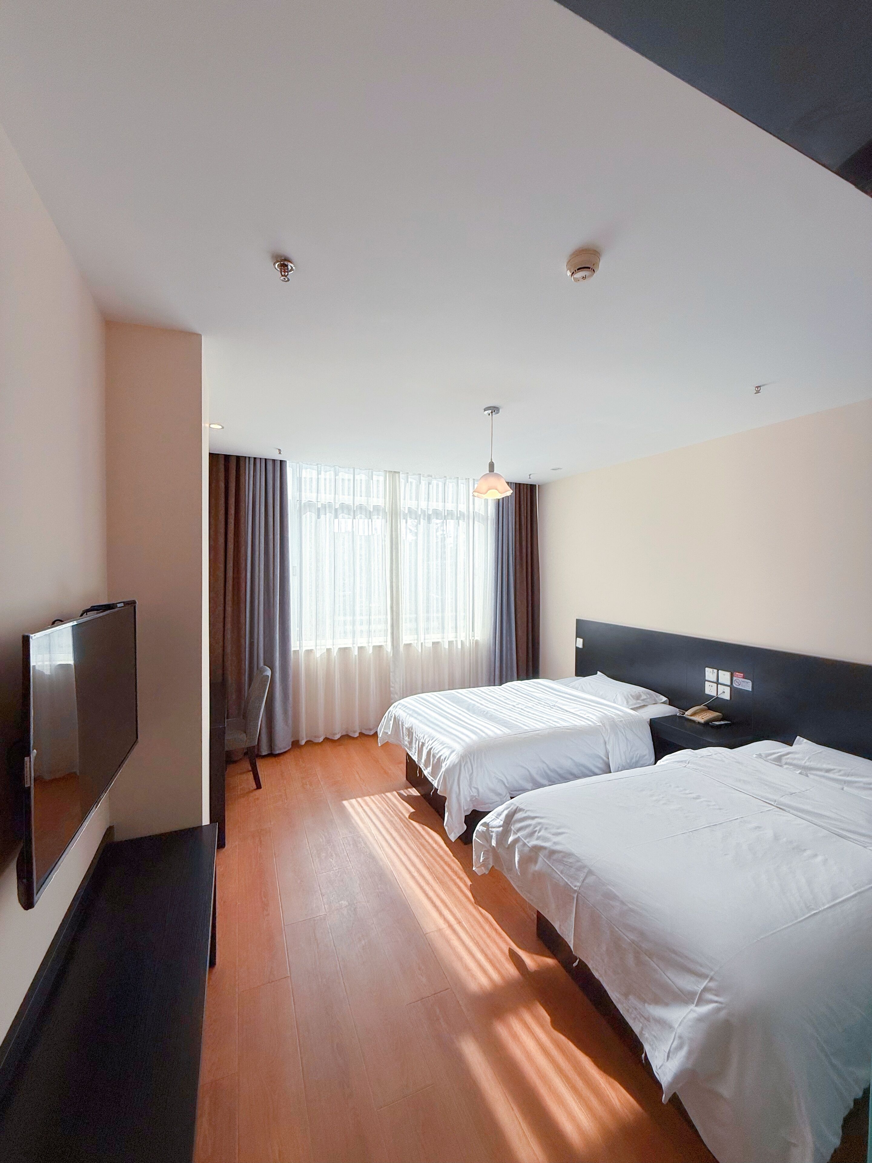 Luxury Twin Room, 2 Single Beds, Smoking, City View | Free WiFi, bed sheets