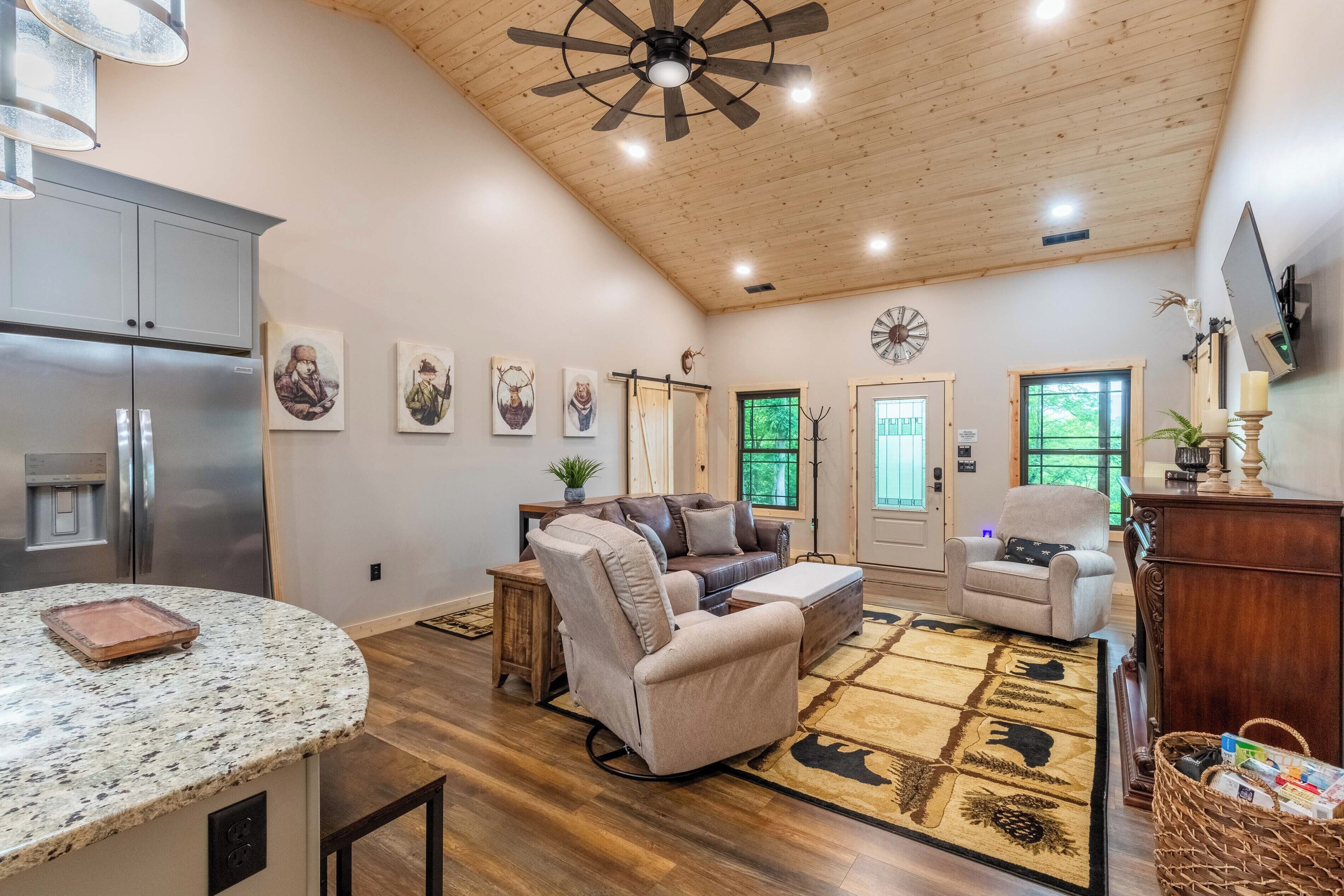Bear Hugs-hot Tub - Electric Fireplace - Open Covered  Porch - Cherokee, NC