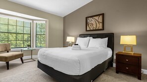 4 soveværelser, skrivebord, strygejern/strygebræt, weekendseng