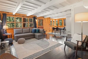 Smart TV - Modern Sunnyside Cabin-Updated, charming, 2 bedroom, 2 bath (Tahoe City)