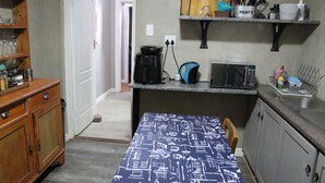 Private kitchen - Lovely 3-bed House in Beaufort West (Beaufort West)