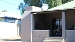 Exterior - Lovely 3-bed House in Beaufort West (Beaufort West)