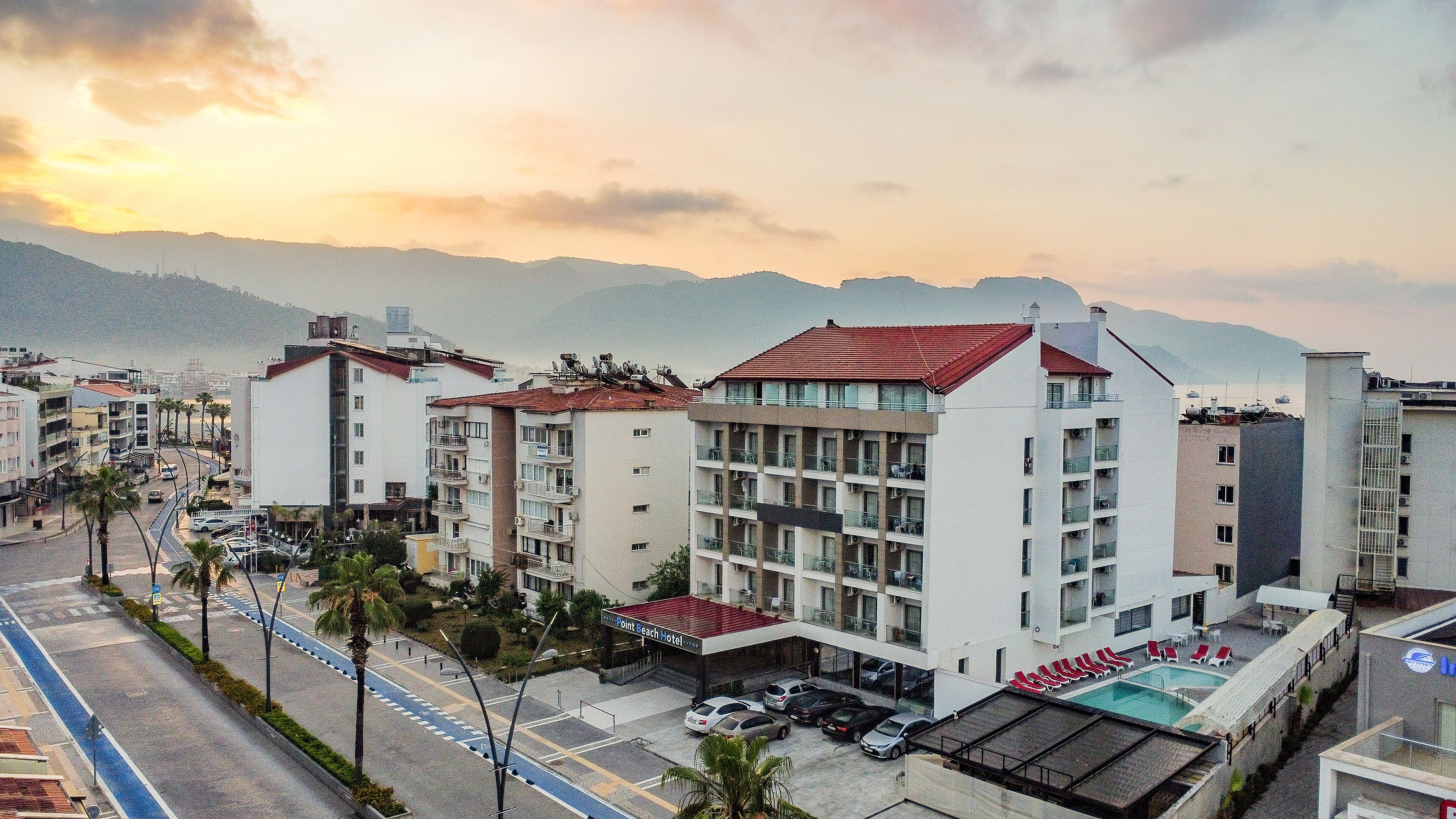 Photo - point beach hotel