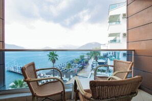 Chambre Standard Double ou avec lits jumeaux, balcon, vue mer | Vue depuis le balcon