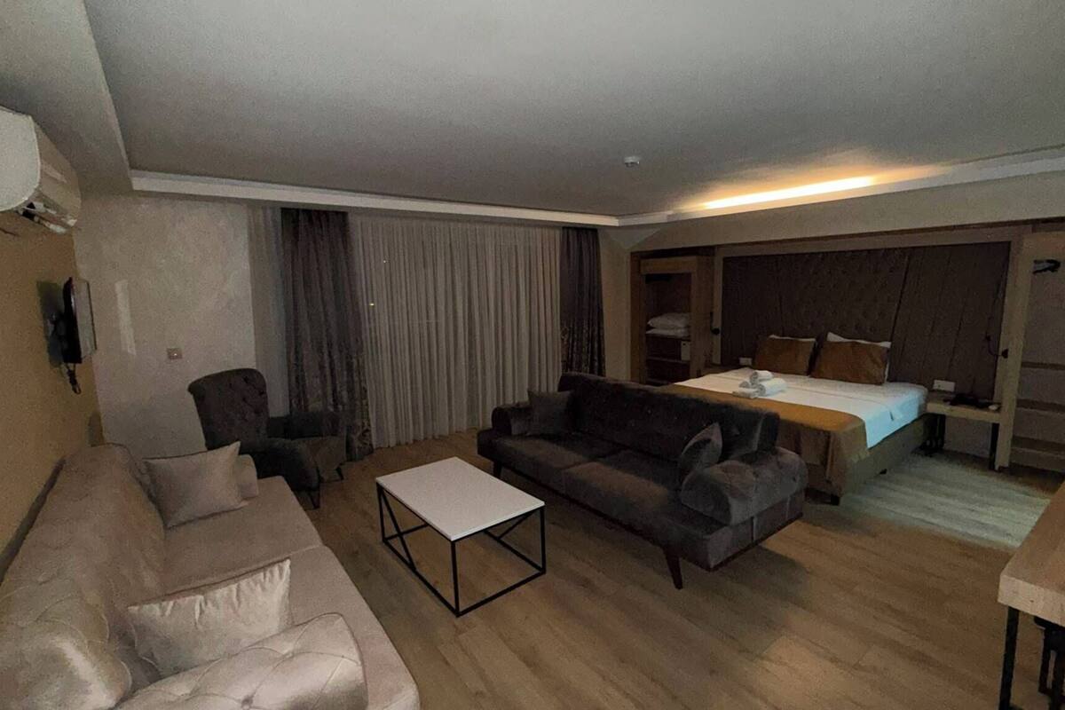 Chambre Deluxe, balcon | Minibar, bureau, système d’insonorisation, accès au Wi-Fi (inclus)