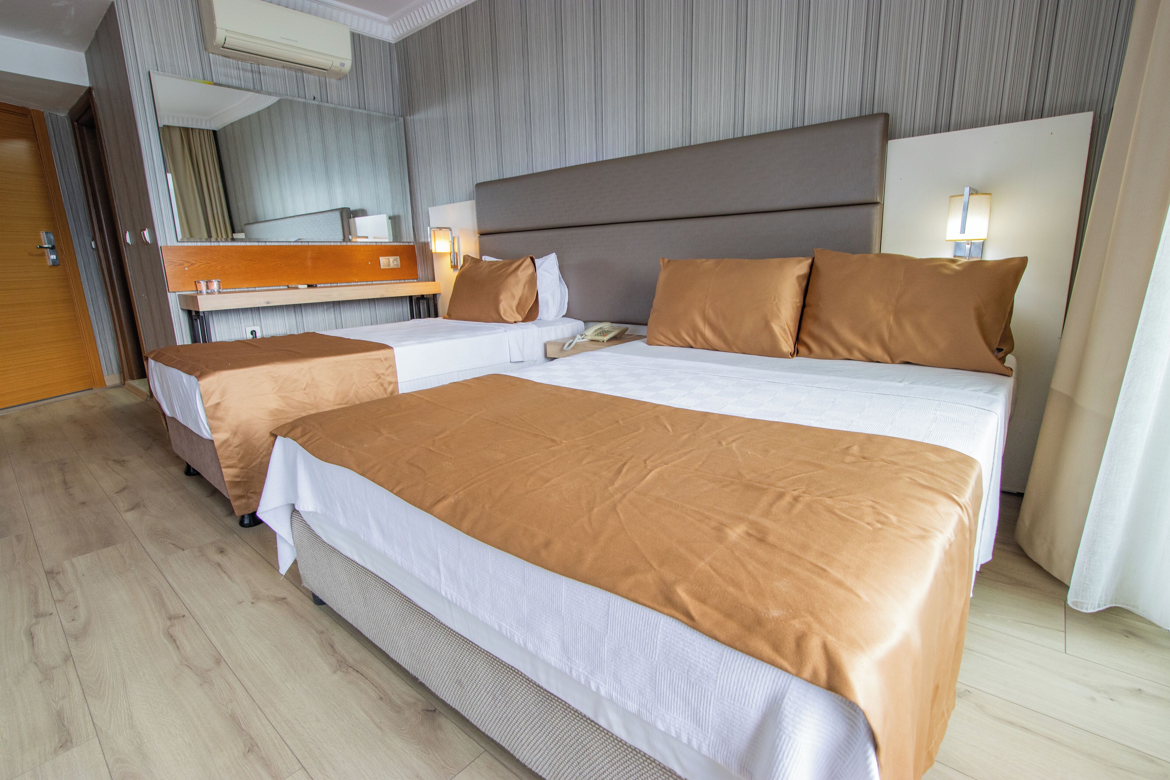 Photo - point beach hotel