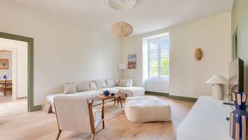 Télévision, baby-foot