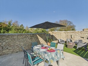 Outdoor dining - Near La Torche &amp;amp;ndash; Charming house for 5 (Plomeur)