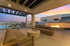 Terrace/patio - Lagoon Life Beach House: Private Pool, Lagoon + Beaches (St. George)