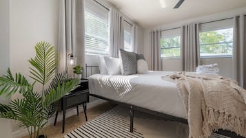 3 soveværelser, skrivebord, strygejern/strygebræt, Wi-Fi