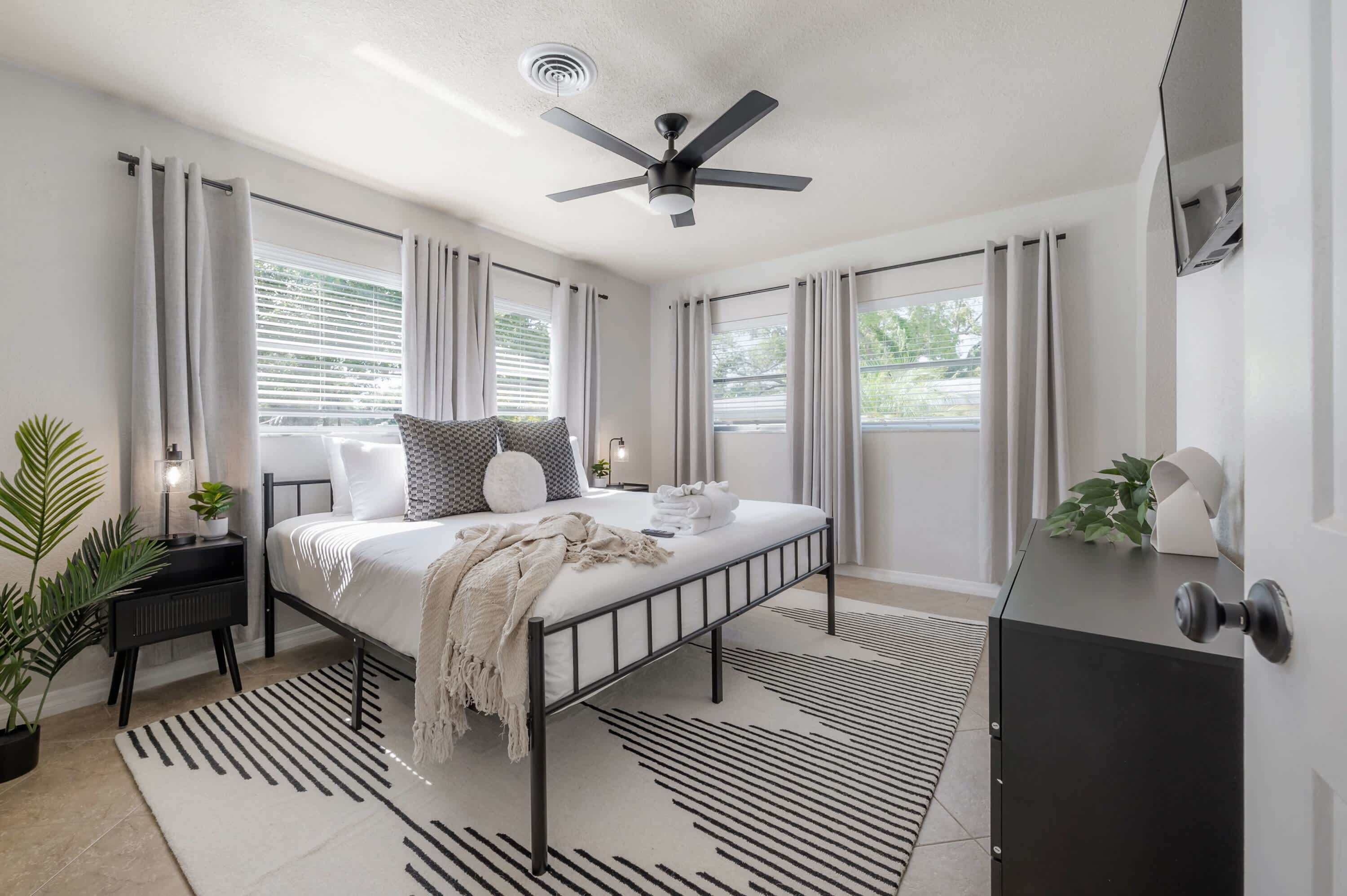 3 室のベッドルーム、デスク、アイロン / アイロン台、WiFi