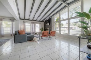 TV, fireplace, offices