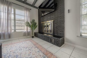 Interior - Buccaneer's Retreat - Mins from R/J Stadium (Tampa)