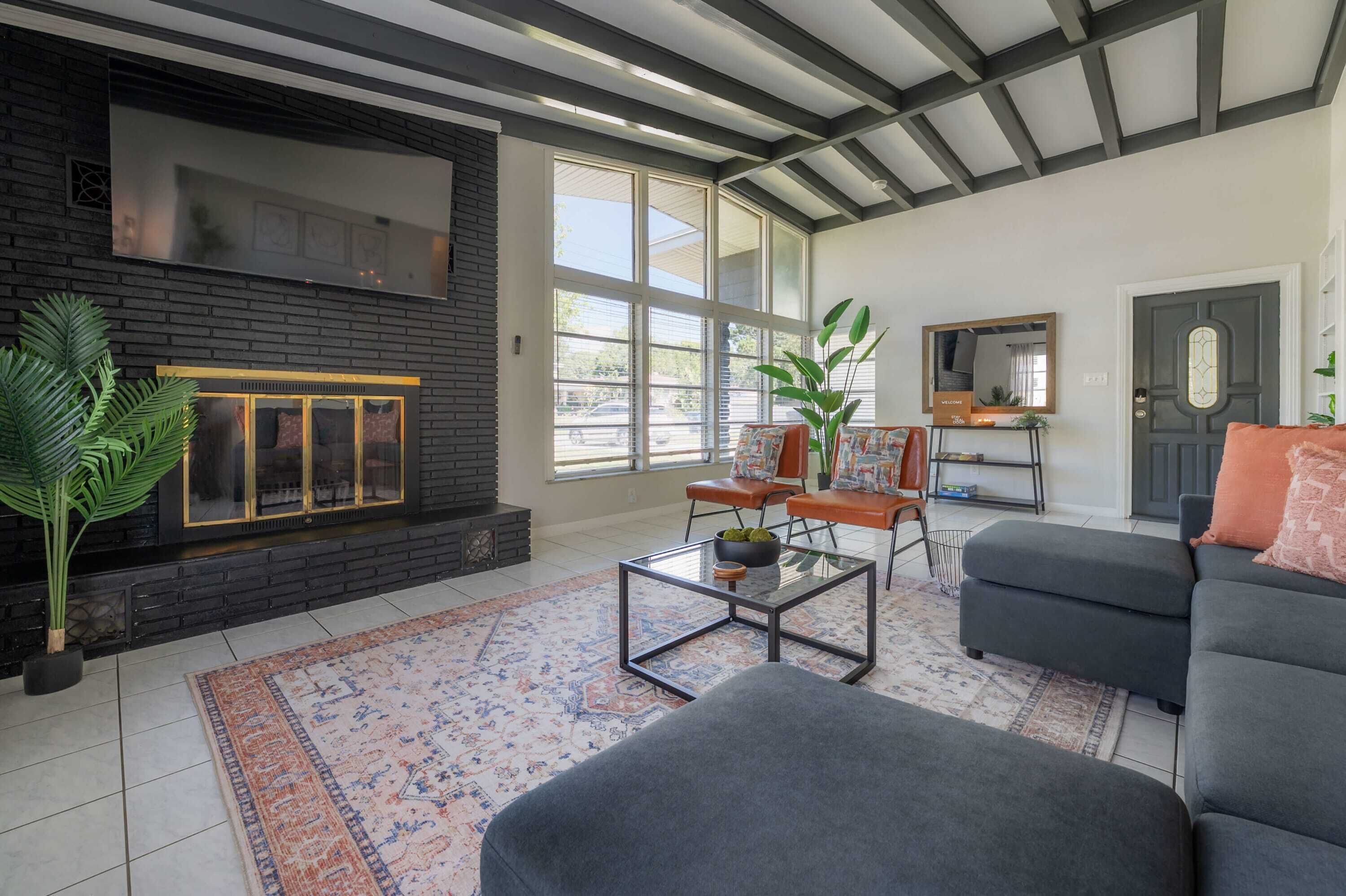 TV, fireplace, offices