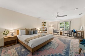 5 bedrooms, desk, iron/ironing board, travel crib