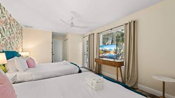 5 bedrooms, desk, iron/ironing board, travel crib