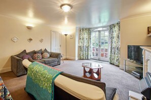 TV, fireplace, offices - Host & Stay | The Den (Whitby)