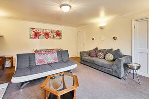 TV, fireplace, offices