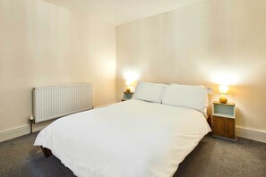 1 bedroom, desk, WiFi, bed sheets