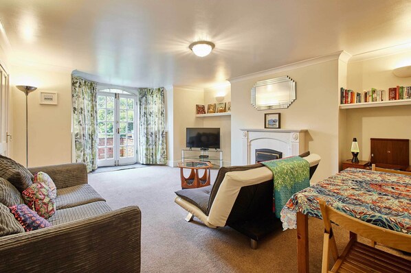 TV, fireplace, offices