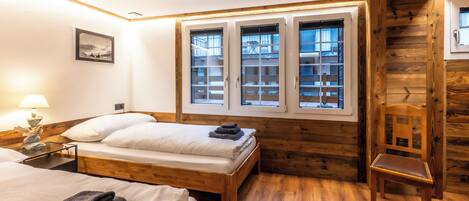 Comfort Condo, Balcony | 3 bedrooms, soundproofing, travel crib, free WiFi