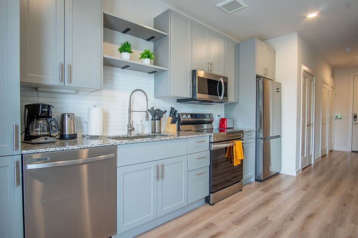 Fridge, microwave, oven, stovetop