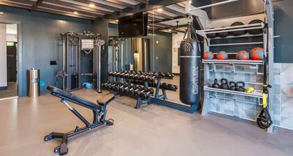 Comfortable 1BR Suite w Pool, Parking, Gym 05