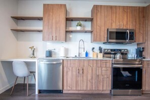 Fridge, microwave, oven, stovetop - Boulevard Stays Comfortable 1BR Suite w Pool, Parking, Gym 05 (Dallas)