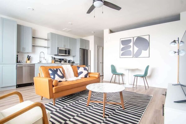 Televisión y oficina 