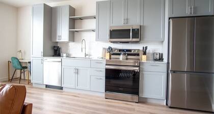 Comfortable 1BR Suite w Pool, Parking, Gym 08