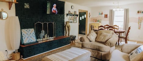 TV, fireplace