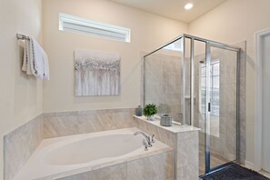 Villa, varias habitaciones | Baño | Toallas y shampoo 