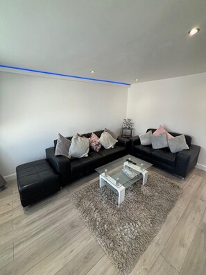 Living area - Cozy Coastal Bungalow in Prestatyn (Prestatyn)