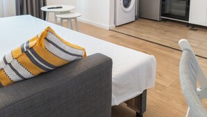 Classic Studio | Blackout drapes, iron/ironing board, WiFi (free) - Moise House - Kosher ApartHotel (Bucharest)