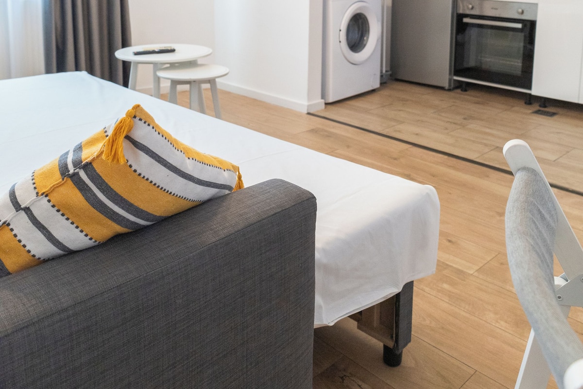 Classic Studio | Blackout curtains, iron/ironing board, free WiFi