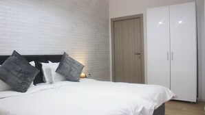 Classic Apartment | Blackout drapes, iron/ironing board, WiFi (free) - Moise House - Kosher ApartHotel (Bucharest)