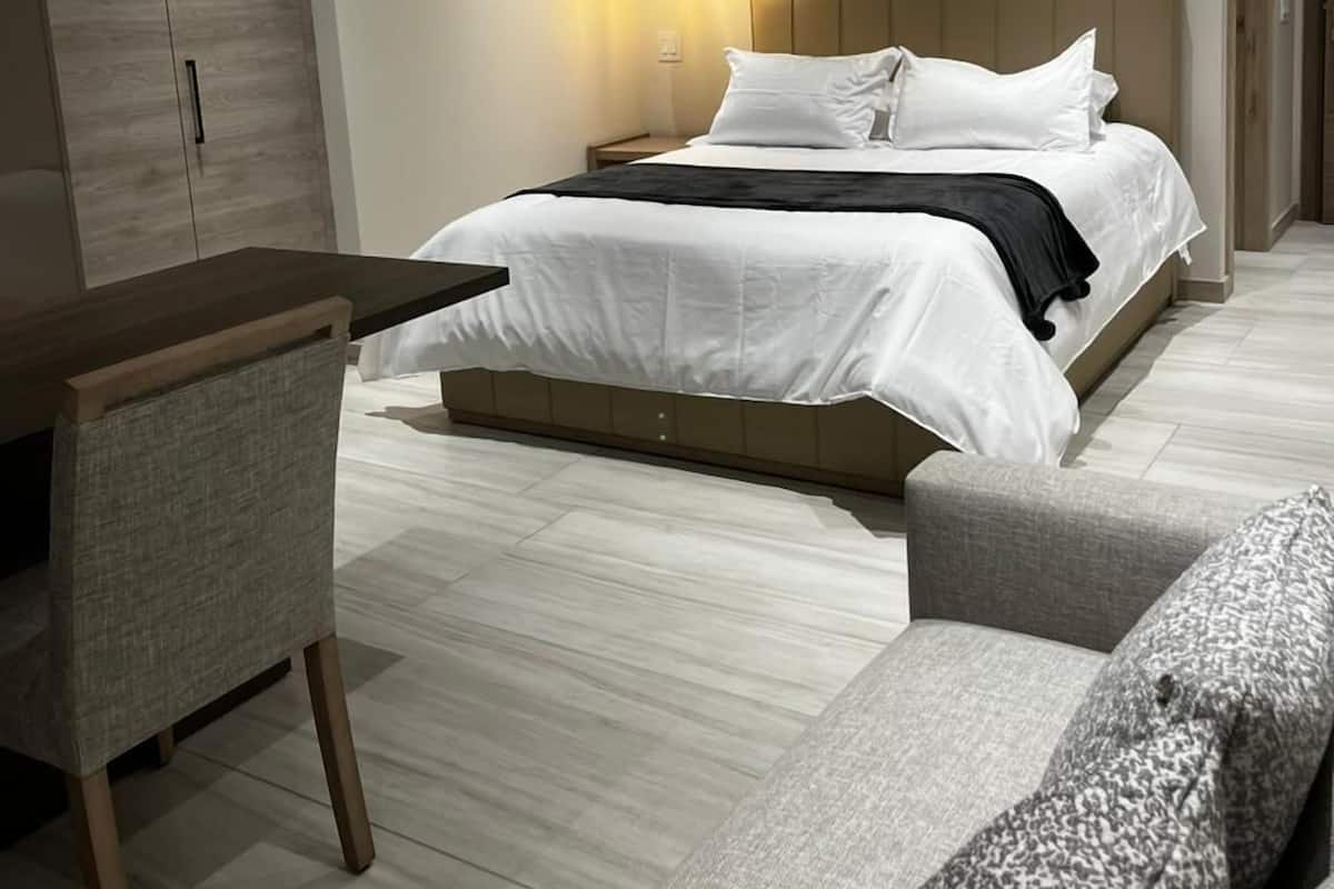 1 bedroom, premium bedding, down duvets, Select Comfort beds