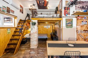 Interior - Industrial style house Eni with private Parking (Marcana)