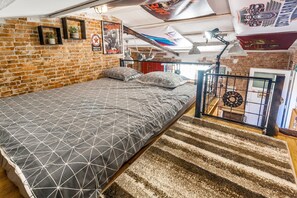 1 bedroom - Industrial style house Eni with private Parking (Marcana)