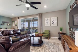 TV connectée, jeux vidéo, baby-foot, table de tennis de table