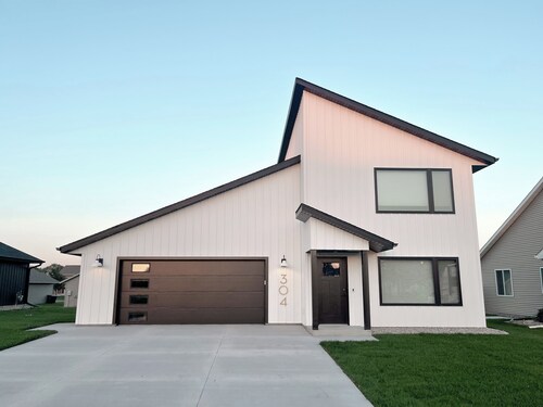 -The Cotton House- Modern, Clean, Close to MSU!